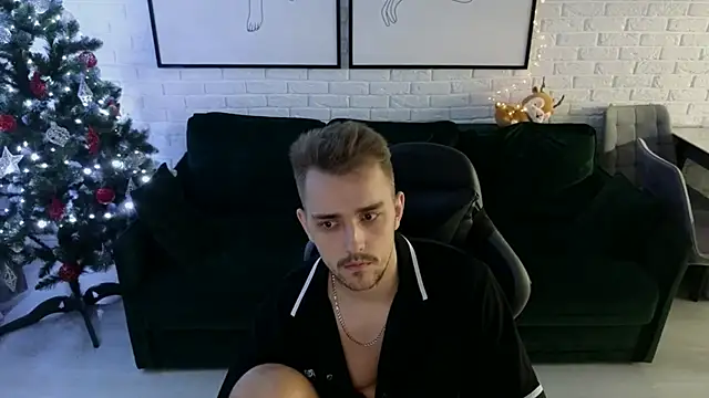 Larstar01 online show from December 5, 2024, 3:37 am