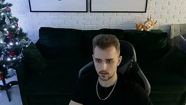 Larstar01 online show from December 8, 2024, 1:24 am