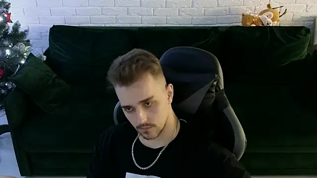 Larstar01 online show from December 20, 2024, 1:36 am