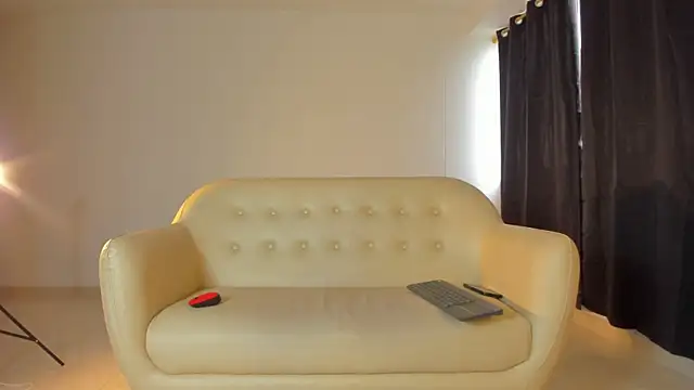 Snapshot of Emi_latingirl chatting on December 19, 2025, 9:22 pm Emi latingirl online show from December 19, 2025, 9:22 pm