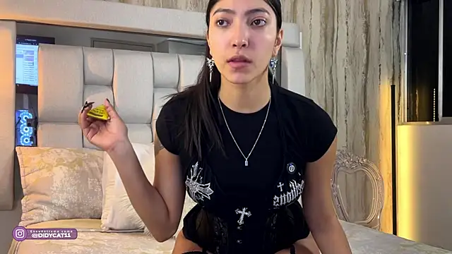 MarianaBranzz online show from July 16, 2026, 2:17 am