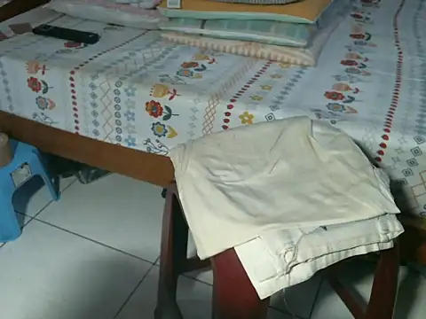 triangle0623 online show from October 29, 2025, 9:11 am