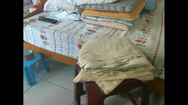 Snapshot of triangle0623 chatting on August 3, 2026, 9:04 am triangle0623 online show from August 3, 2026, 9:04 am