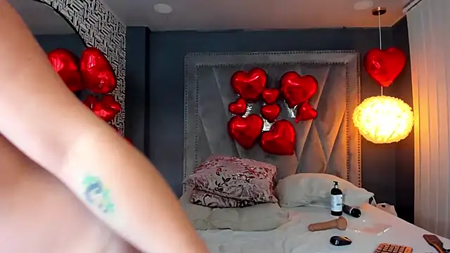 nahomi sweett online show from February 7, 2025, 2:04 pm