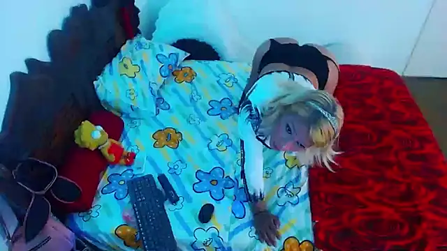 Snapshot of Candy-love87 chatting on February 7, 2026, 2:43 pm Candy-love87 online show from February 7, 2026, 2:43 pm