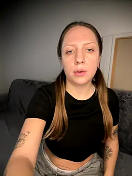 Snapshot of Sashabunny chatting on September 12, 2025, 8:09 pm Sashabunny online show from September 12, 2025, 8:09 pm