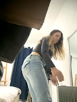 Snapshot of Sashabunny chatting on October 15, 2025, 8:42 pm Sashabunny online show from October 15, 2025, 8:42 pm