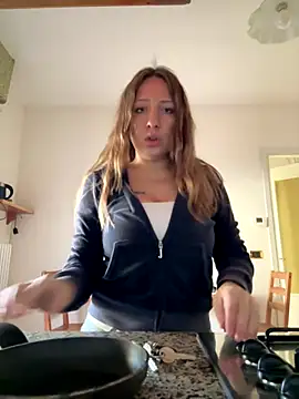 Snapshot of Sashabunny chatting on December 14, 2025, 1:27 pm Sashabunny online show from December 14, 2025, 1:27 pm