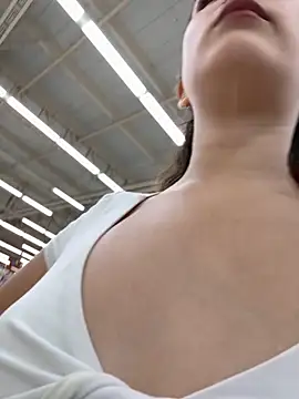 Snapshot of Mon_Cherry chatting on September 14, 2025, 2:22 am Mon Cherry online show from September 14, 2025, 2:22 am