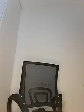 Snapshot of pnut_20 chatting on December 5, 2024, 3:15 am pnut 20 online show from December 5, 2024, 3:15 am