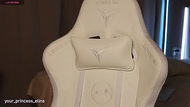  Pretty Doll  online show from December 2, 2024, 6:54 pm