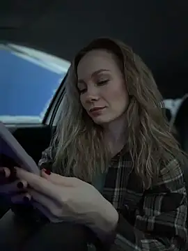 LavenderHot online show from December 14, 2025, 2:28 am