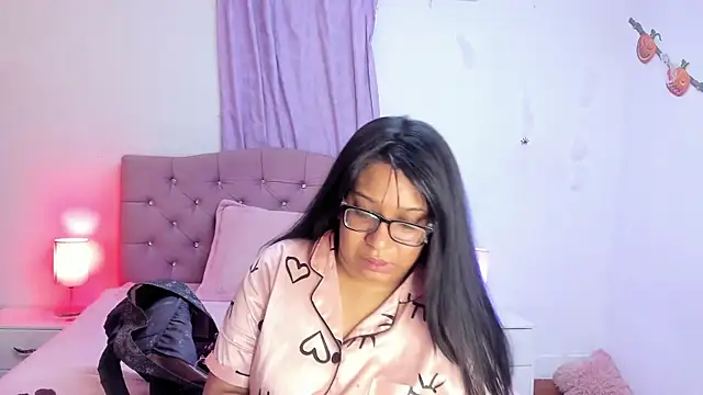 Latinabombsheell online show from October 16, 2025, 3:29 am