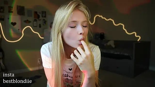 bestblonde online show from January 26, 2025, 8:34 pm