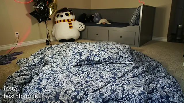 bestblonde online show from January 31, 2025, 8:33 pm