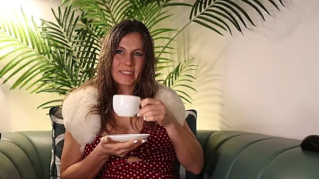 Snapshot of AnnittaStar chatting on December 19, 2025, 3:35 am AnnittaStar online show from December 19, 2025, 3:35 am