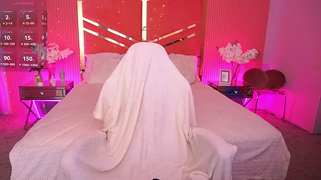 Miki Kivi online show from April 14, 2026, 11:11 pm