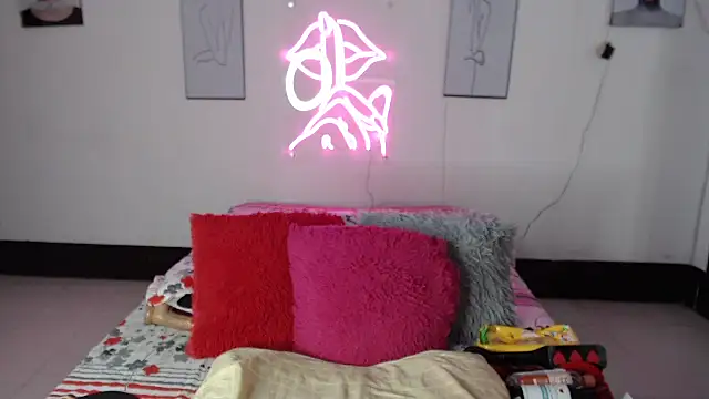 Rihana14 online show from March 18, 2026, 10:57 pm