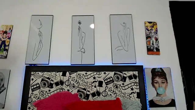 Rihana14 online show from April 10, 2026, 8:13 pm