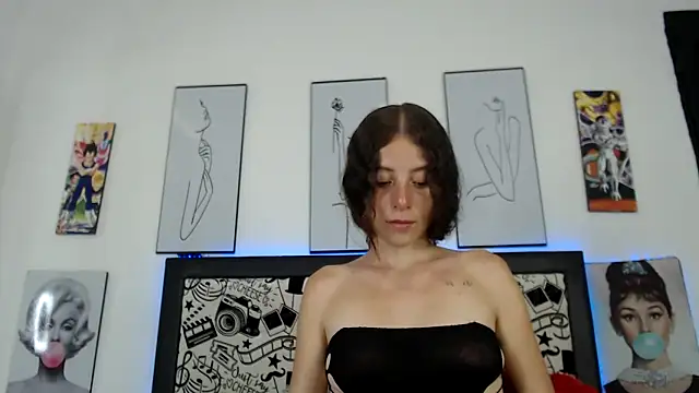 Snapshot of Rihana14 chatting on May 16, 2026, 7:45 pm Rihana14 online show from May 16, 2026, 7:45 pm