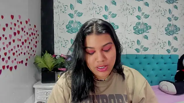 LindaBreeS online show from February 6, 2025, 5:09 pm