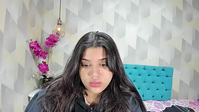 LindaBreeS online show from September 9, 2025, 2:22 am