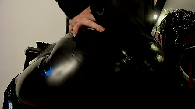 almma shy online show from February 12, 2025, 8:40 pm