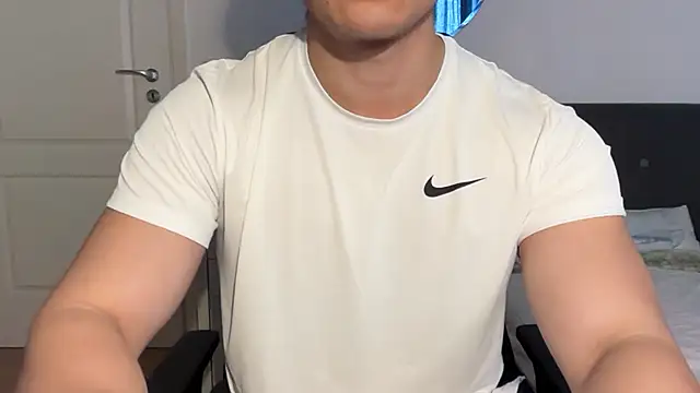 jungcock3210 online show from November 9, 2025, 10:57 am