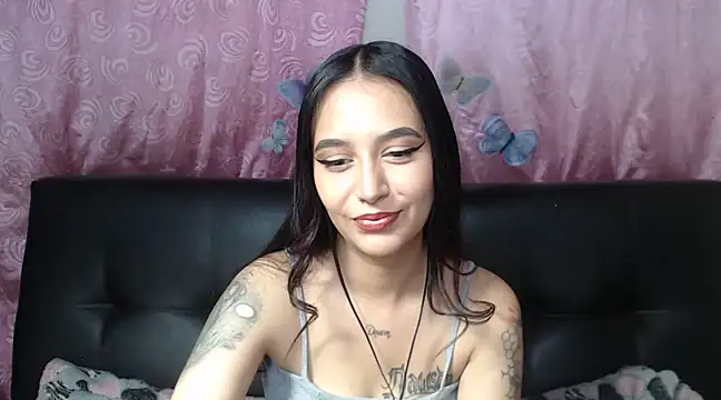 Snapshot of Annerainhoot chatting on December 19, 2024, 2:56 am Annerainhoot online show from December 19, 2024, 2:56 am