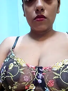 Snapshot of sexyindi_couple chatting on April 23, 2026, 5:52 am sexyindi couple online show from April 23, 2026, 5:52 am