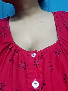 Snapshot of sexyindi_couple chatting on May 8, 2026, 2:22 pm sexyindi couple online show from May 8, 2026, 2:22 pm