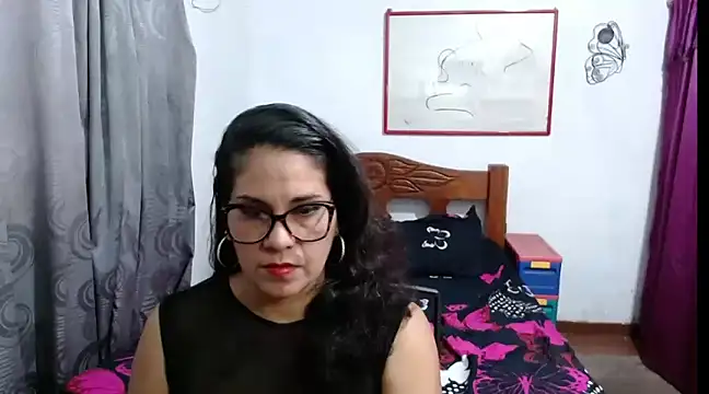 Mistresskloe01 online show from December 27, 2024, 1:07 pm