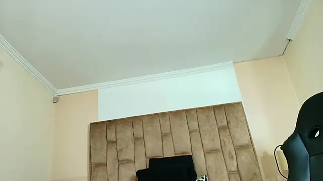 Naughty Kittenm online show from March 9, 2026, 11:36 am