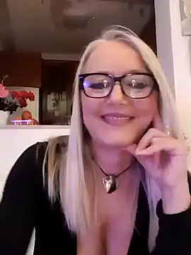 Snapshot of kikkastar chatting on December 19, 2024, 8:13 pm kikkastar online show from December 19, 2024, 8:13 pm