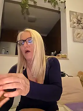 Snapshot of kikkastar chatting on March 3, 2025, 7:28 pm kikkastar online show from March 3, 2025, 7:28 pm