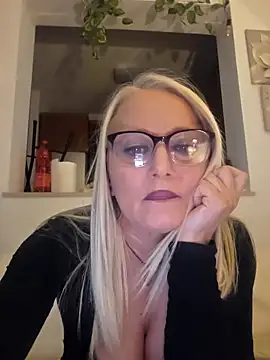 Snapshot of kikkastar chatting on March 21, 2025, 8:40 pm kikkastar online show from March 21, 2025, 8:40 pm