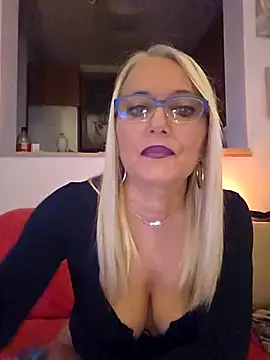 Snapshot of kikkastar chatting on November 2, 2025, 8:44 pm kikkastar online show from November 2, 2025, 8:44 pm