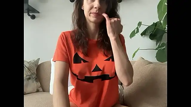 Mary Wet online show from October 17, 2025, 11:57 am