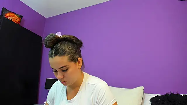 Snapshot of MadisonJenner chatting on February 21, 2026, 11:22 am MadisonJenner online show from February 21, 2026, 11:22 am