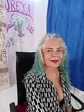 freyadevil333 online show from June 8, 2026, 1:55 pm