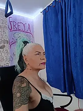 freyadevil333 online show from June 14, 2026, 4:36 am