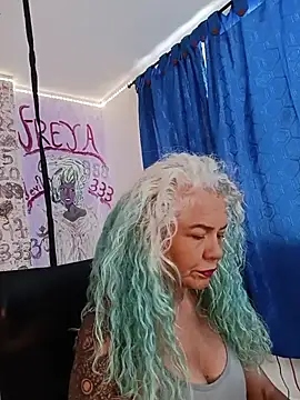 freyadevil333 online show from June 26, 2026, 3:38 pm