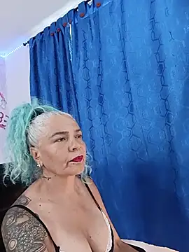 freyadevil333 online show from July 5, 2026, 8:38 pm