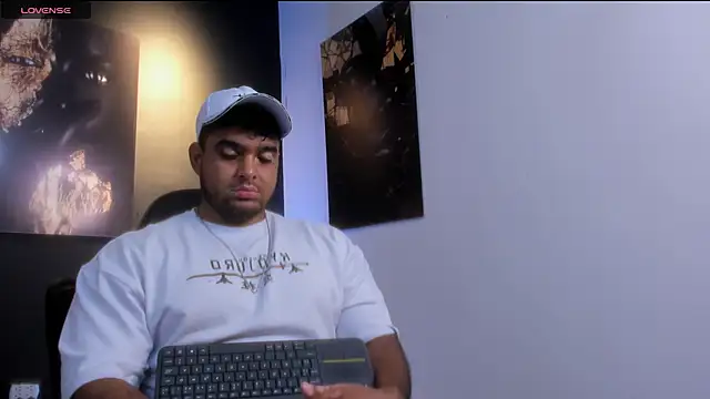 Big furry bear13 online show from November 10, 2025, 3:33 pm