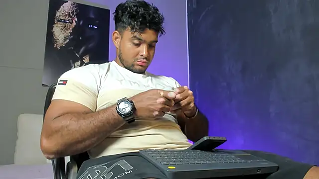 Big furry bear13 online show from March 6, 2026, 4:53 am