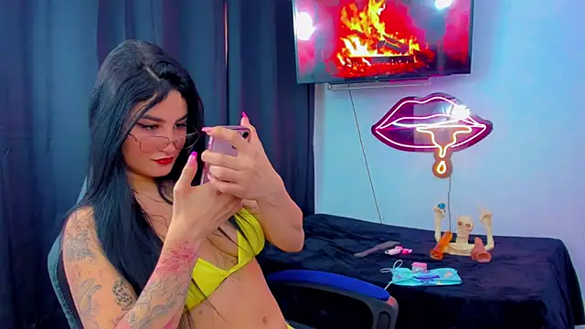 sunshine uwu22 online show from March 16, 2026, 6:45 pm