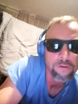 Makemecomin20min online show from February 2, 2026, 9:35 pm