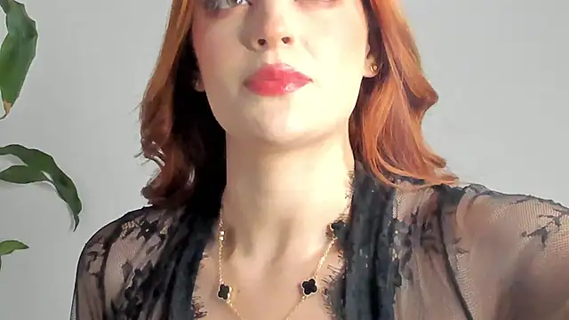 Snapshot of Bellacrox chatting on February 16, 2026, 9:33 pm Bellacrox online show from February 16, 2026, 9:33 pm