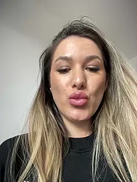 HotXMom online show from February 25, 2025, 4:46 am