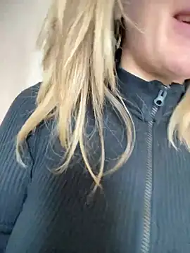 HotXMom online show from March 4, 2025, 7:41 am